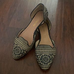 Restricted flat size 7.